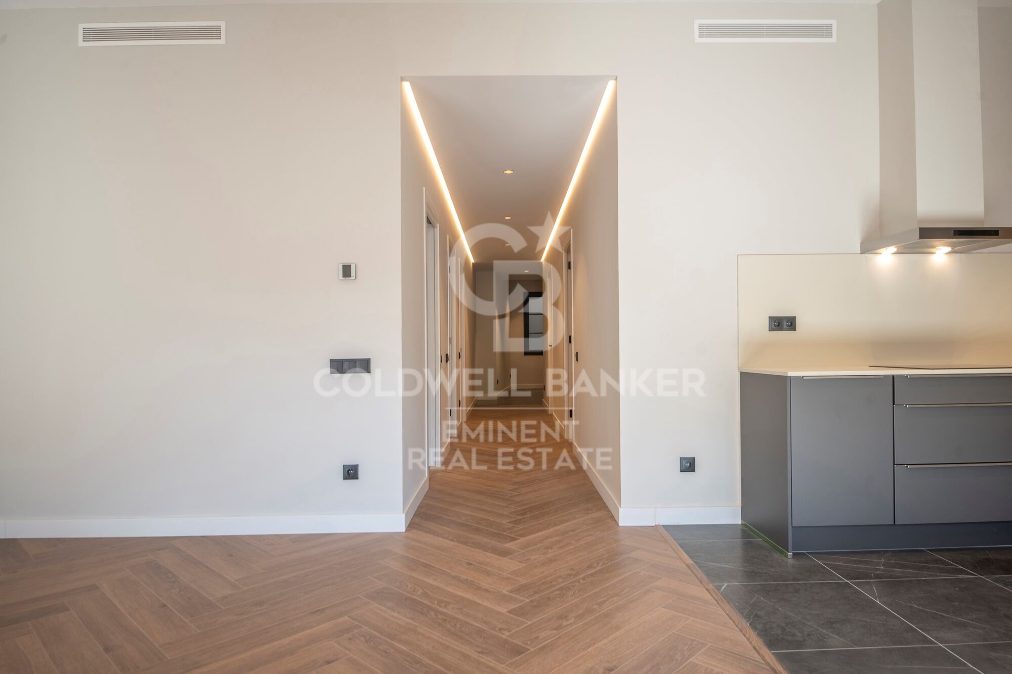 Élégant appartement rénové de 150 m² dans un immeuble classique près de la Rambla Catalunya