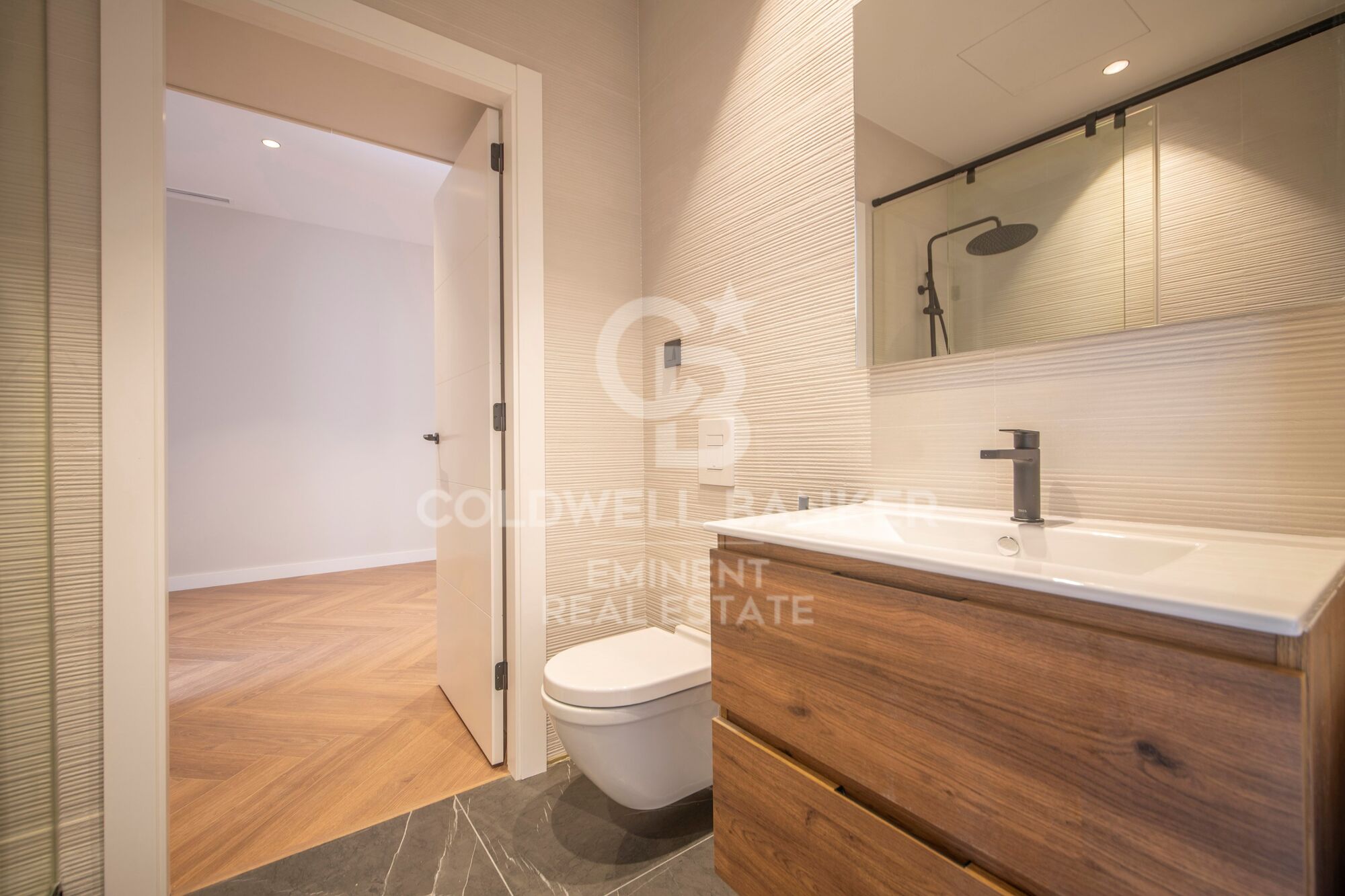 Elegant 150 m² refurbished apartment in a classic building next to Rambla Catalunya
