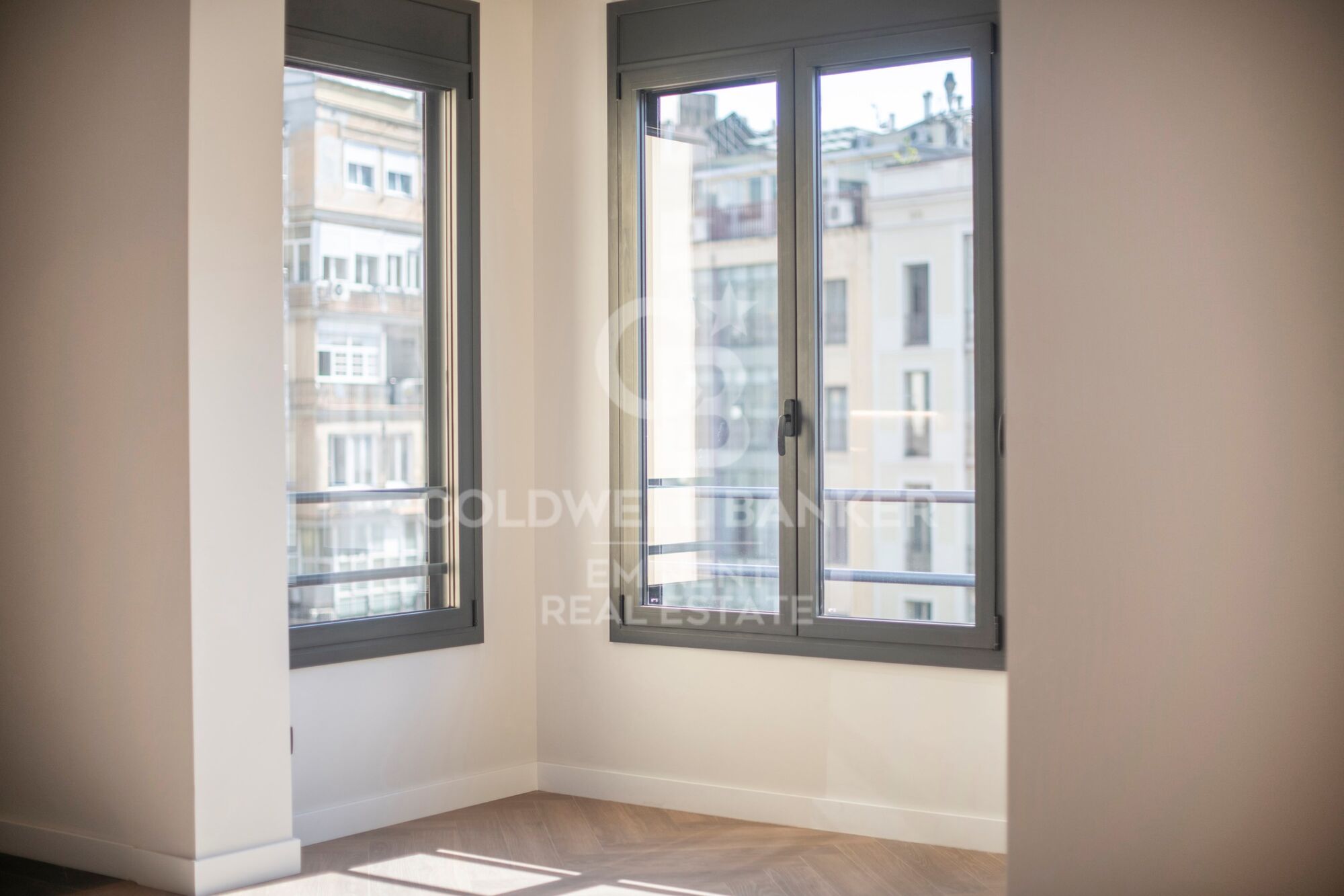 Elegante, renovierte 150 m² Wohnung in einem historischen Gebäude nahe der Rambla Catalunya