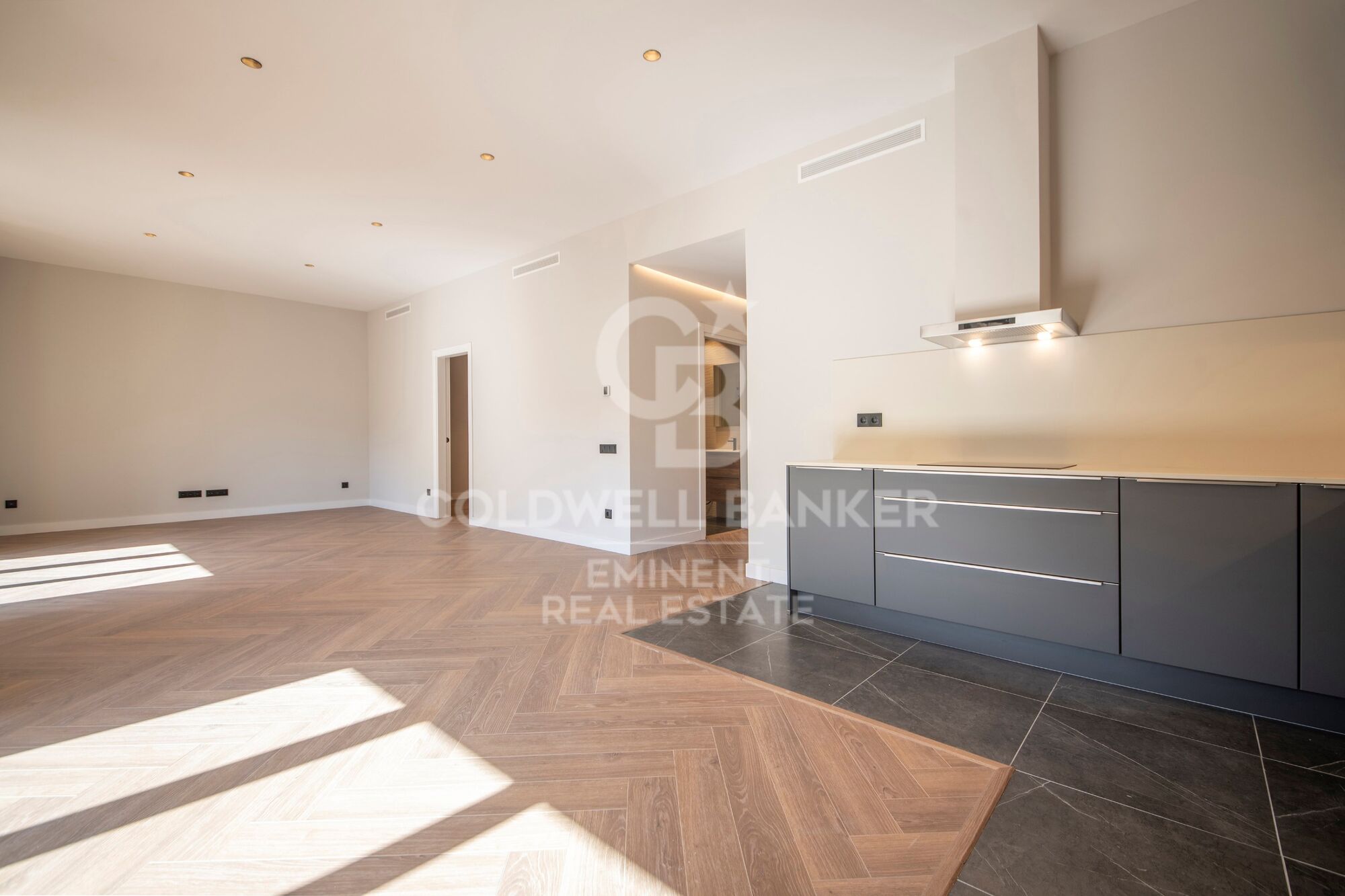 Elegante, renovierte 150 m² Wohnung in einem historischen Gebäude nahe der Rambla Catalunya