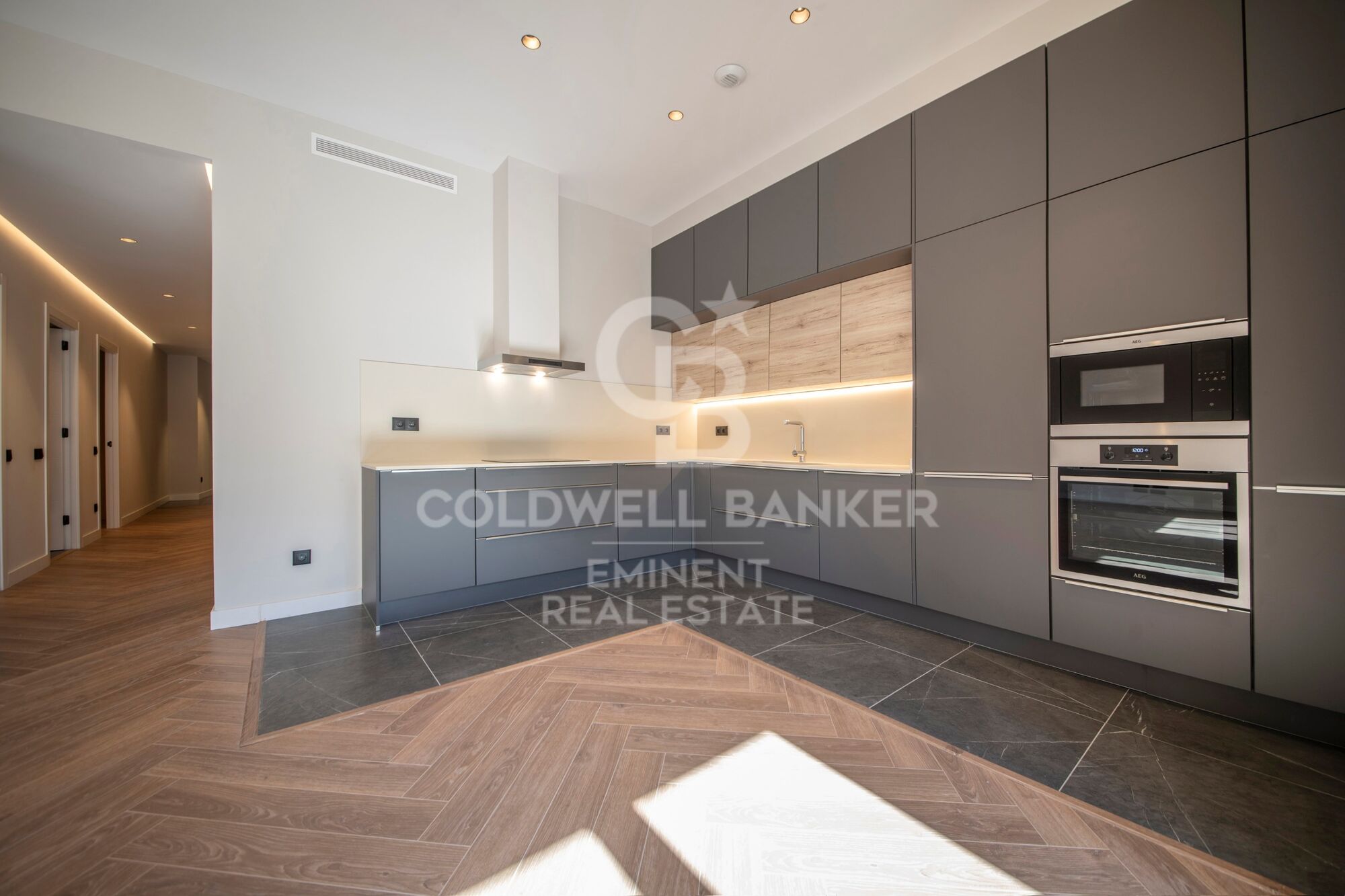 Elegante, renovierte 150 m² Wohnung in einem historischen Gebäude nahe der Rambla Catalunya