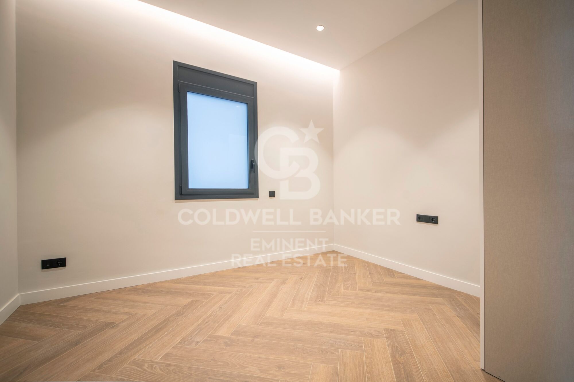 Élégant appartement rénové de 150 m² dans un immeuble classique près de la Rambla Catalunya