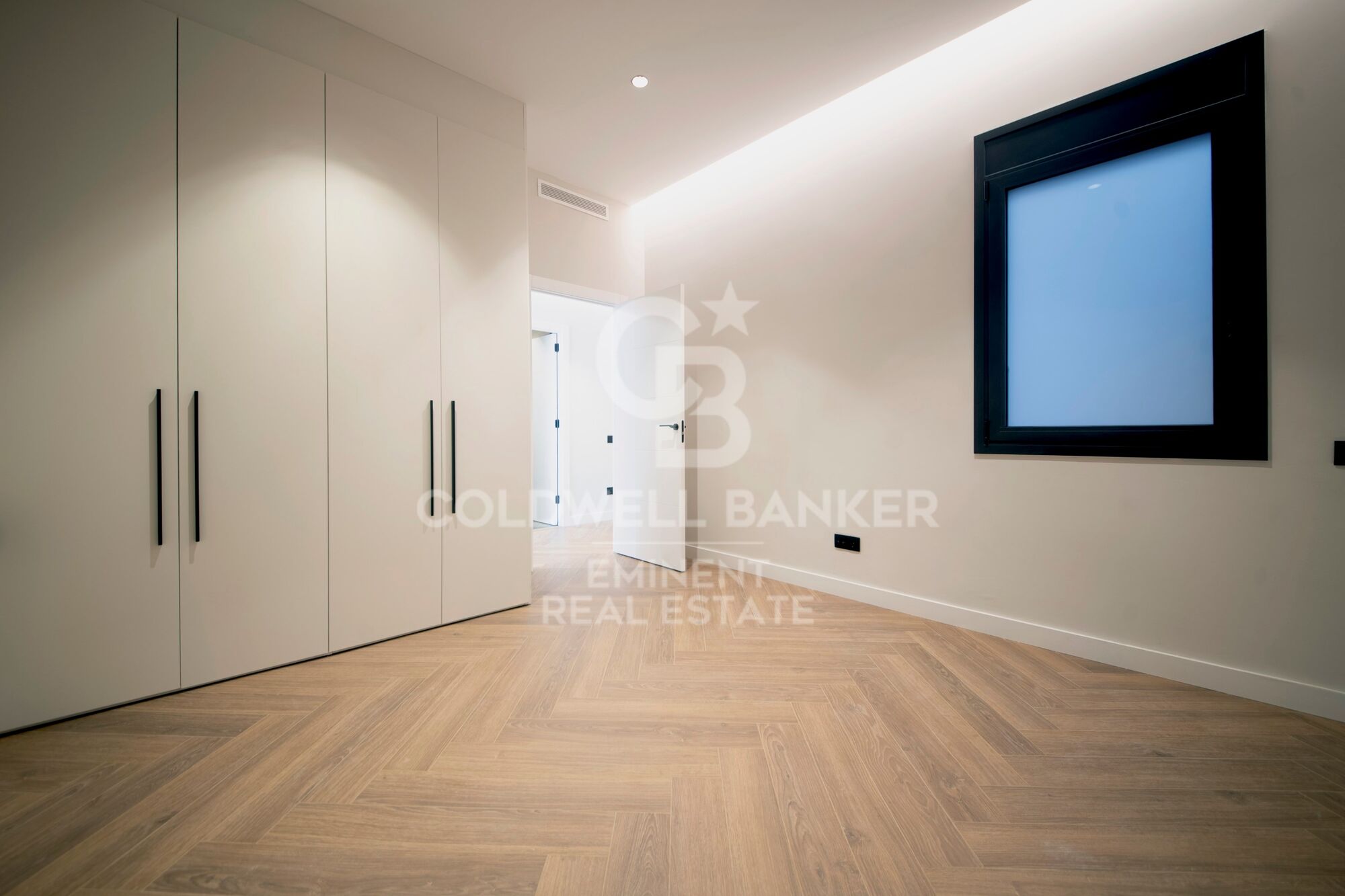Elegante piso reformado de 150 m² en finca regia junto a Rambla Catalunya