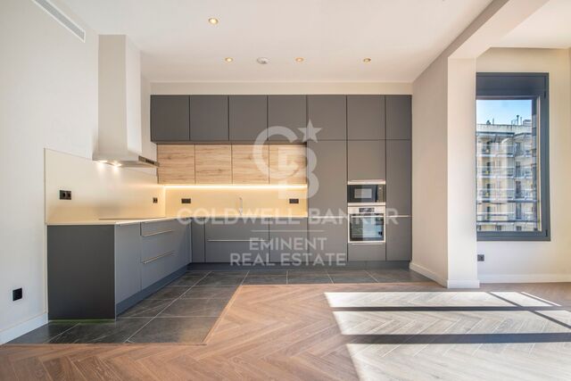 Elegante, renovierte 150 m² Wohnung in einem historischen Gebäude nahe der Rambla Catalunya