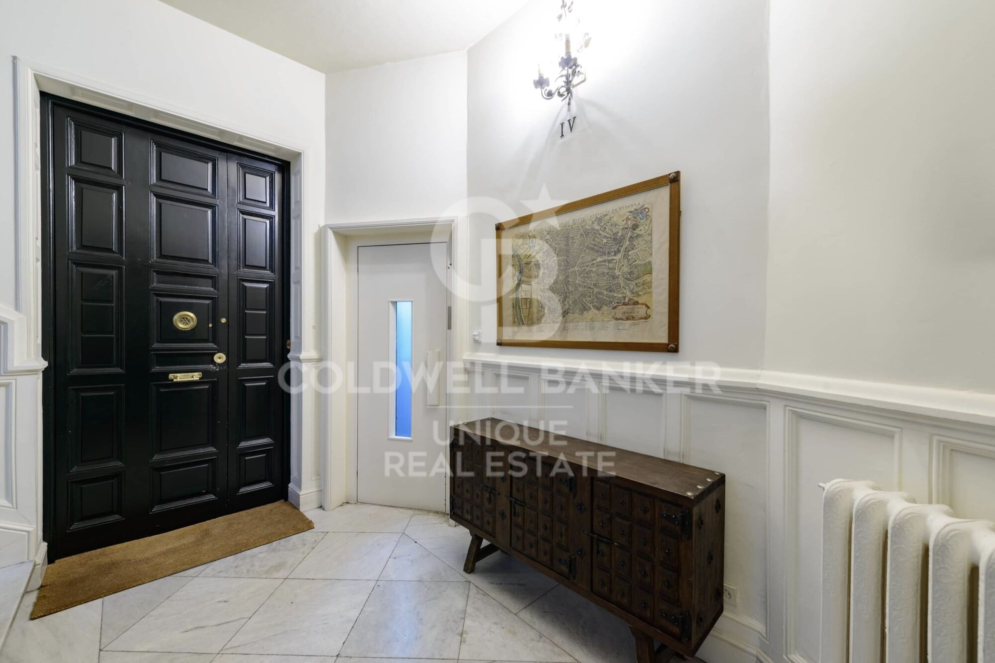 Renovated exterior flat with 4 bedrooms in Almagro, Madrid