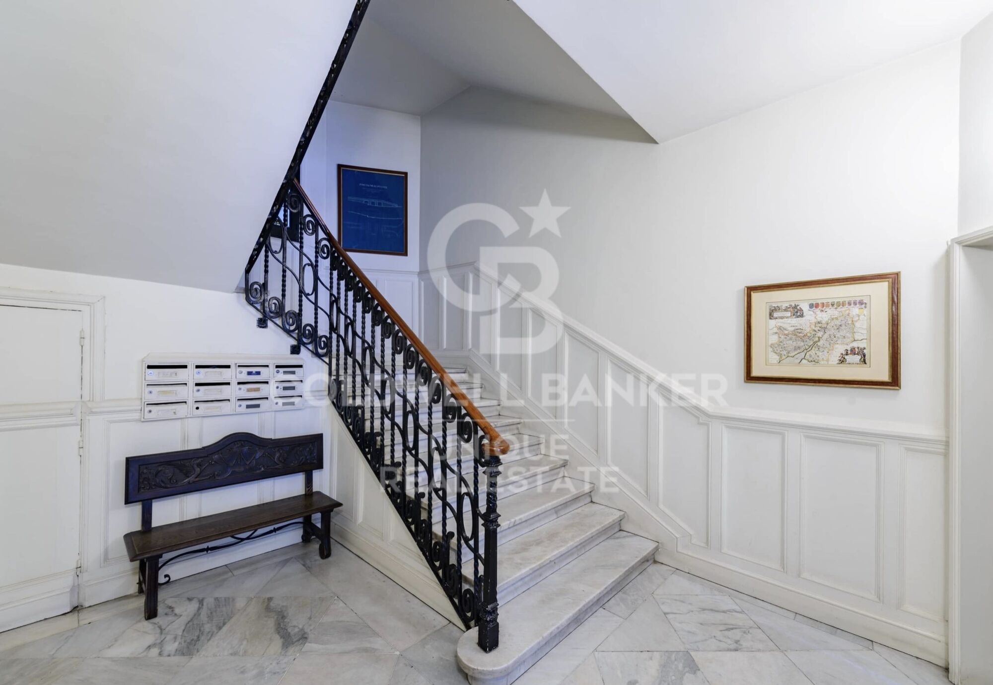 Renovated exterior flat with 4 bedrooms in Almagro, Madrid