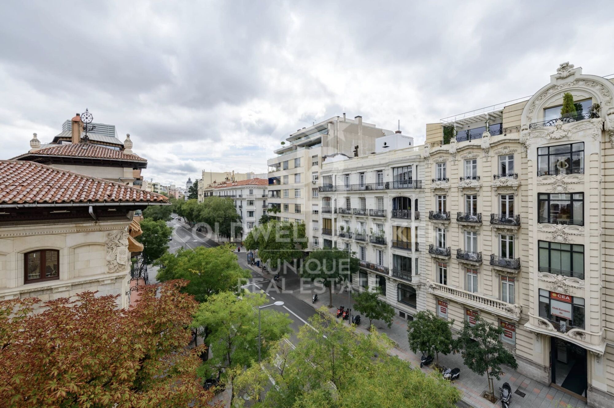 Renovated exterior flat with 4 bedrooms in Almagro, Madrid