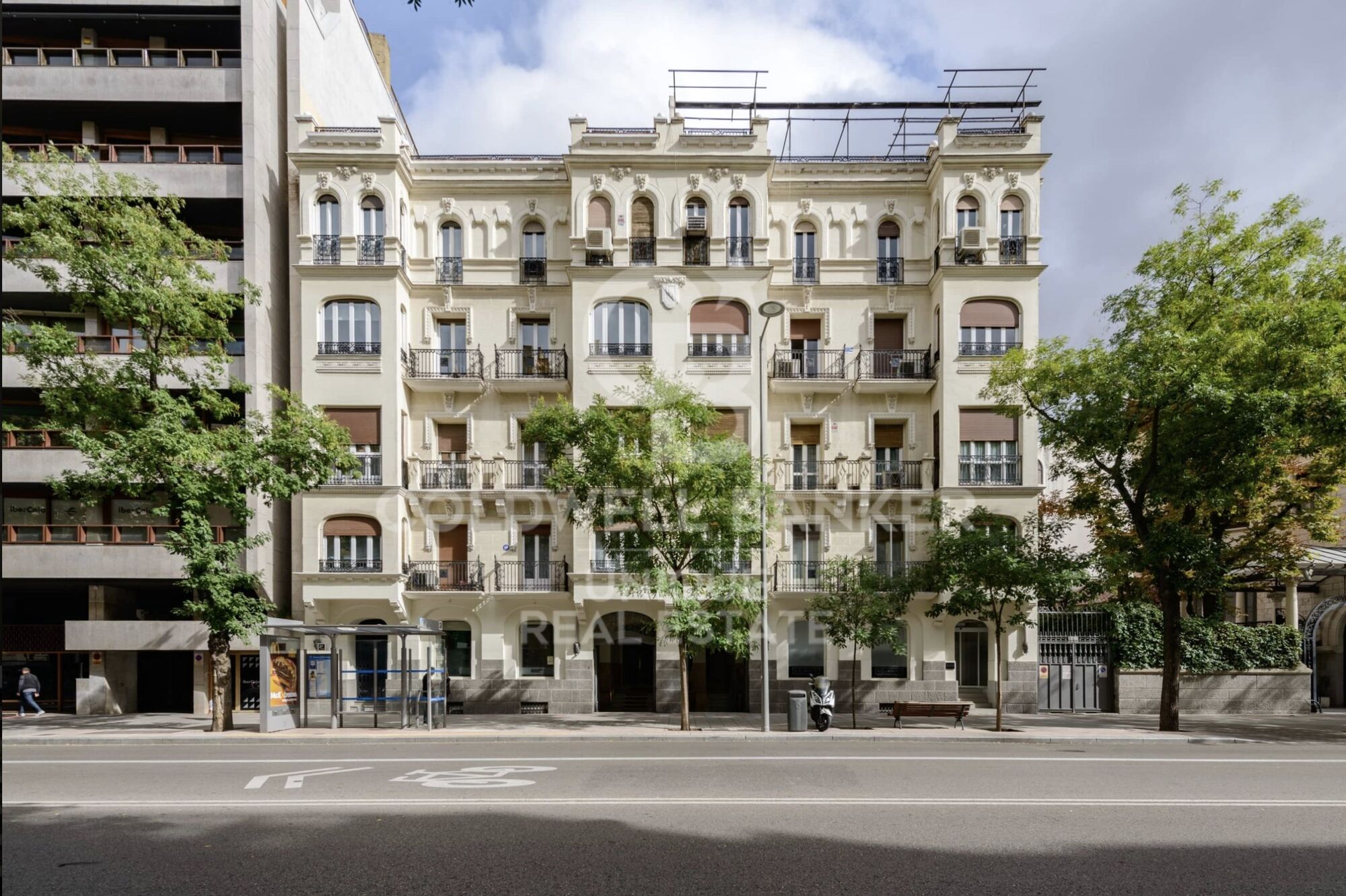 Renovated exterior flat with 4 bedrooms in Almagro, Madrid