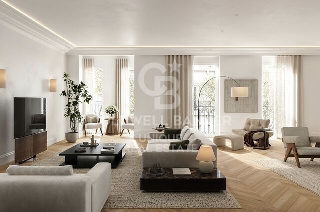 Renovated exterior flat with 4 bedrooms in Almagro, Madrid