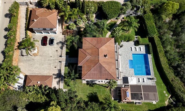 Luxury Villa with Panoramic Views of the Montgó and the Valley, Heated Pool and Guest House