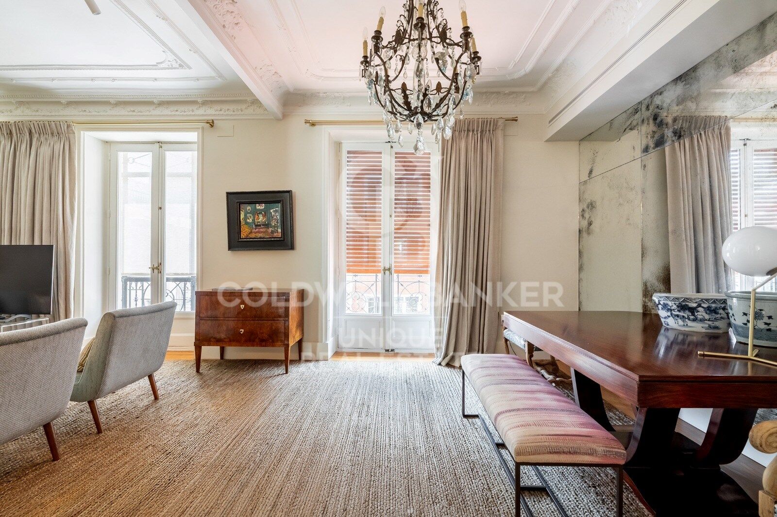 Renovated exterior flat in Castellana, Madrid
