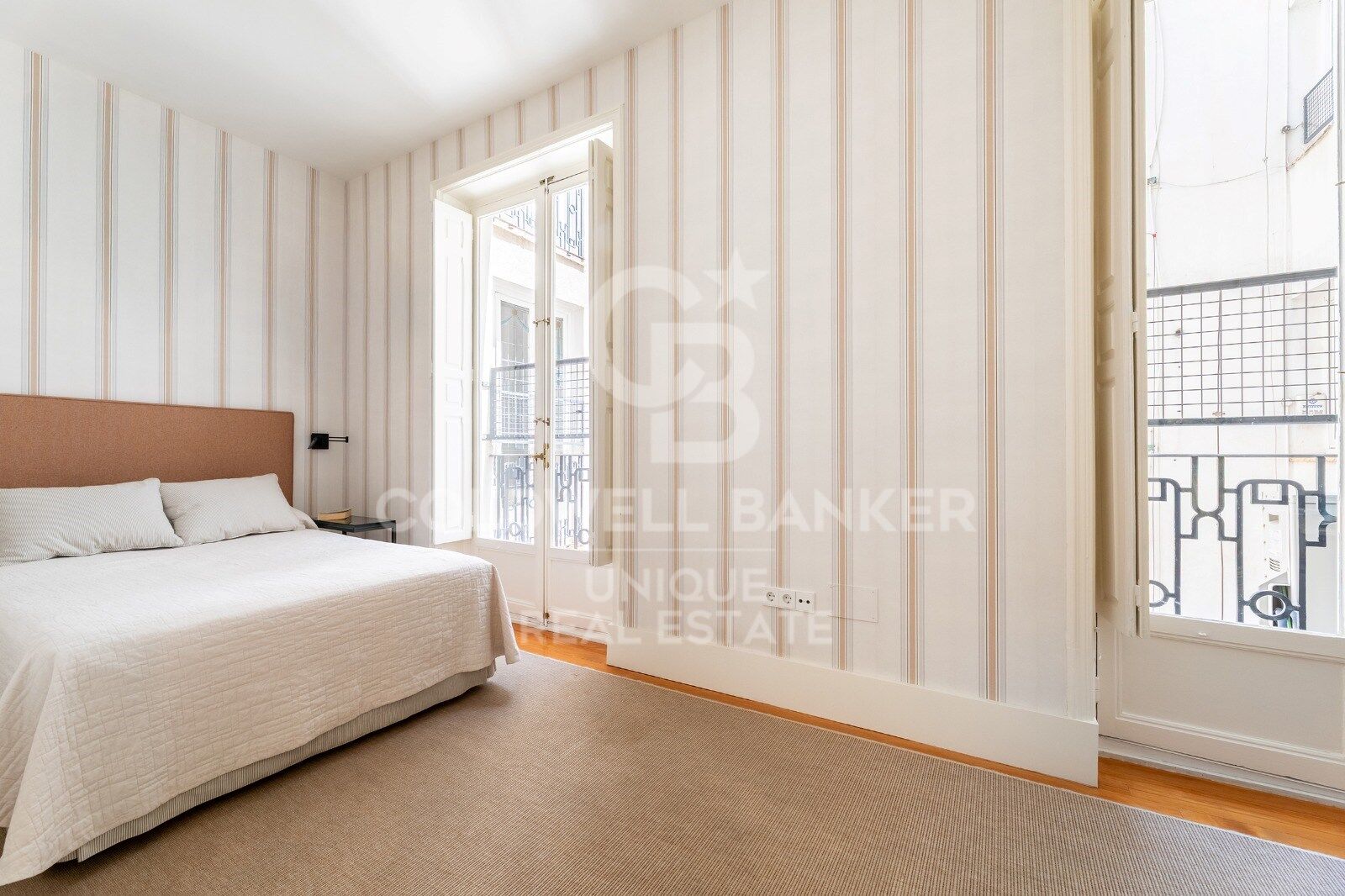 Renovated exterior flat in Castellana, Madrid