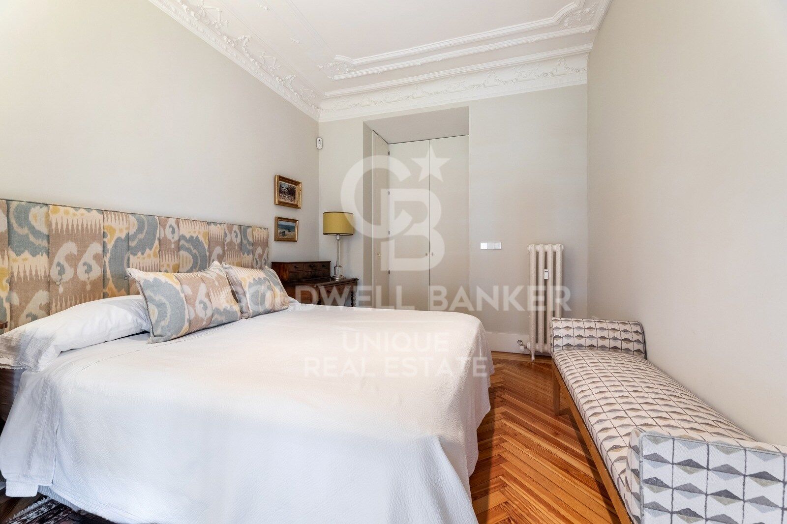 Renovated exterior flat in Castellana, Madrid
