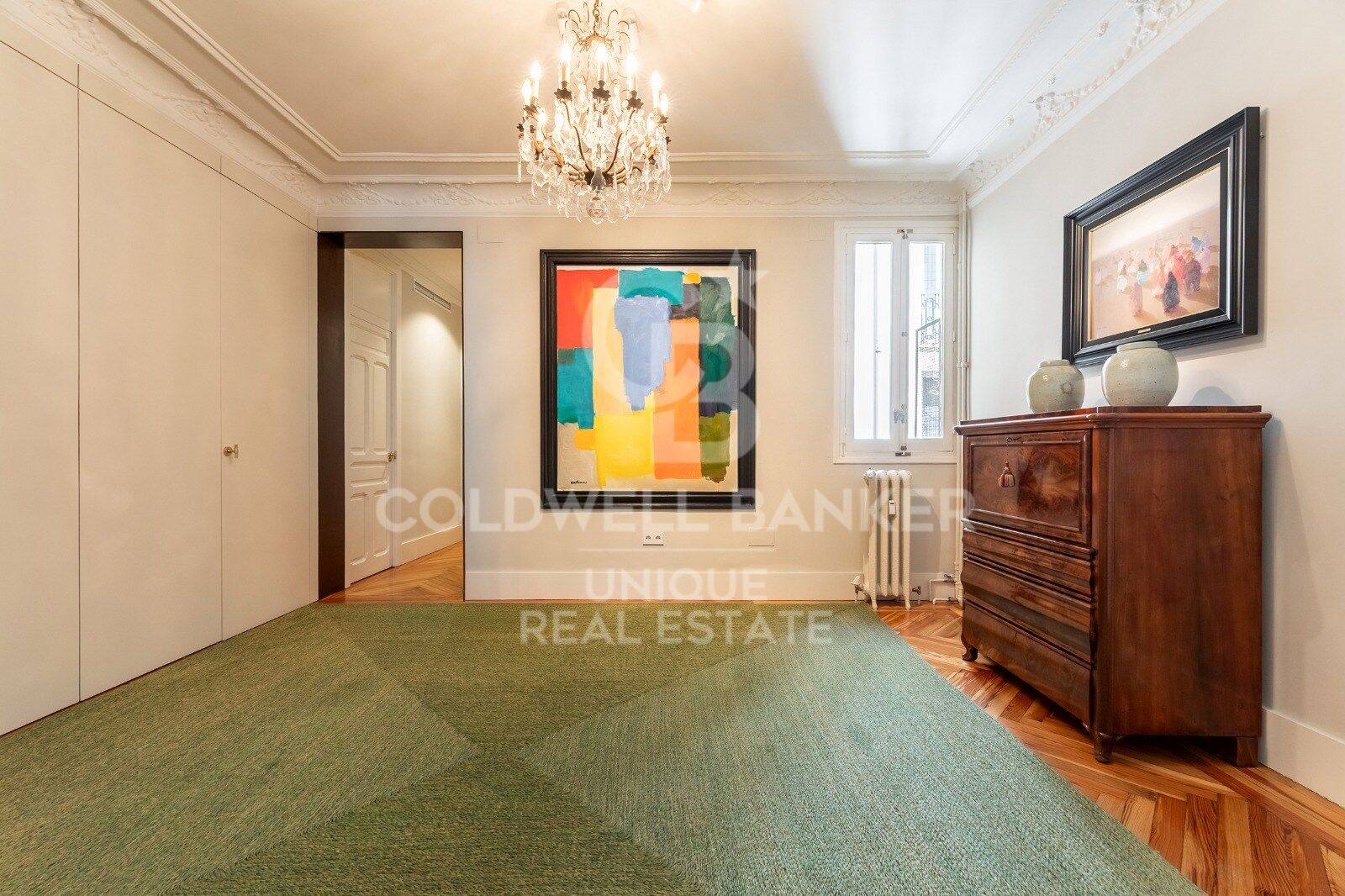 Renovated exterior flat in Castellana, Madrid