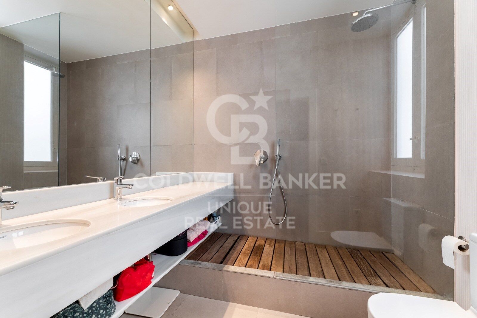 Renovated exterior flat in Castellana, Madrid