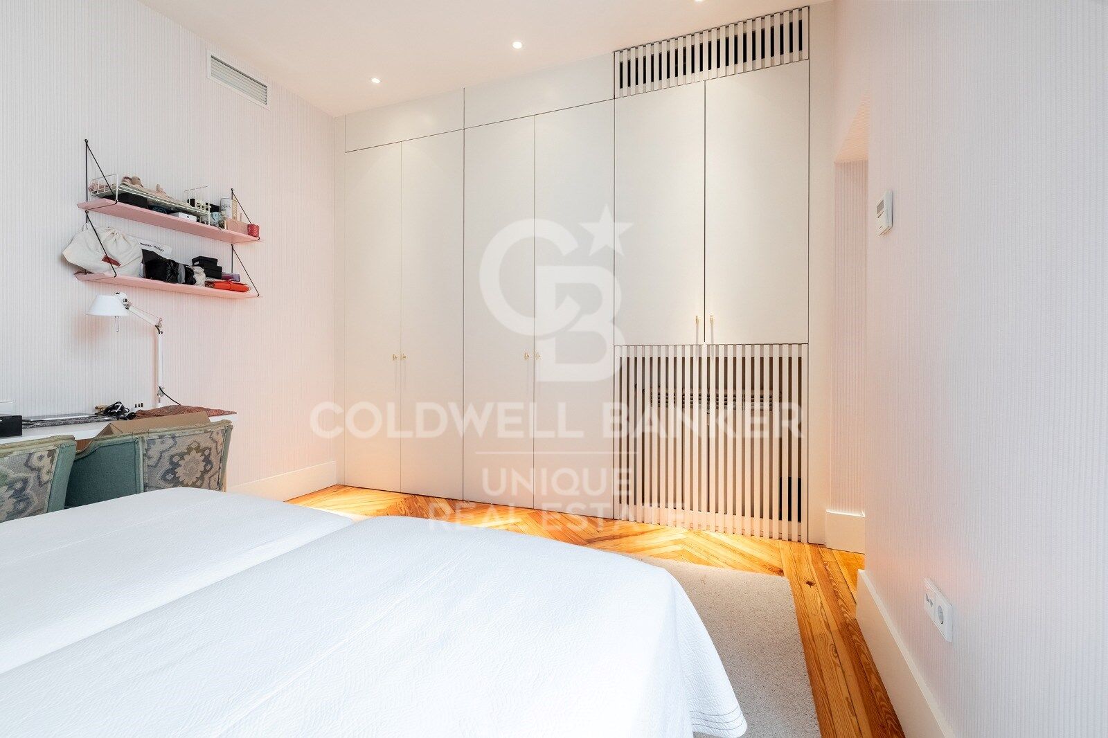 Renovated exterior flat in Castellana, Madrid