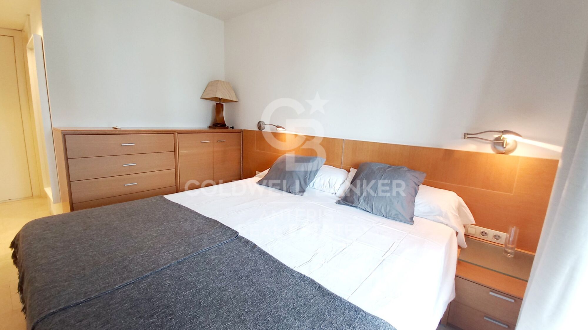 Housing with unobstructed views and common areas