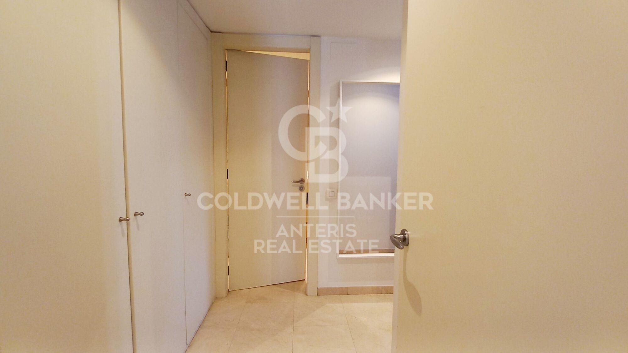 Housing with unobstructed views and common areas