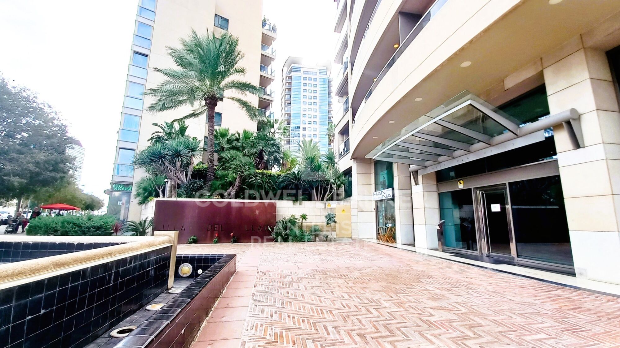 Housing with unobstructed views and common areas