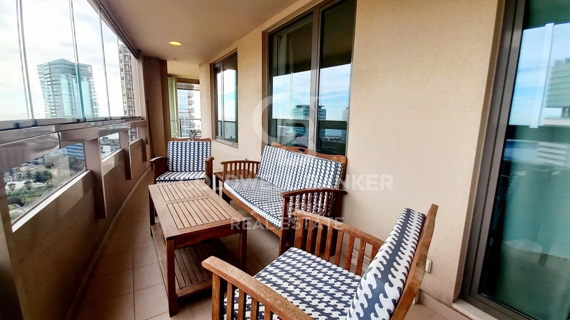 Housing with unobstructed views and common areas