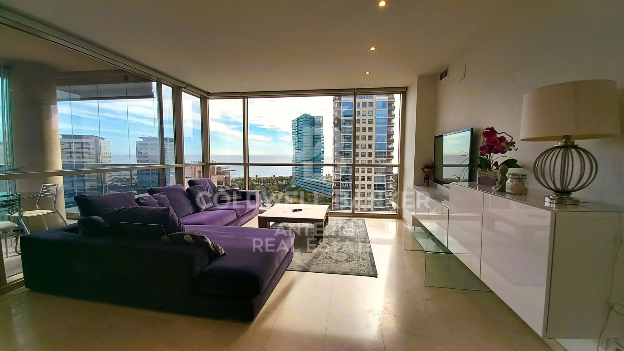 Housing with unobstructed views and common areas