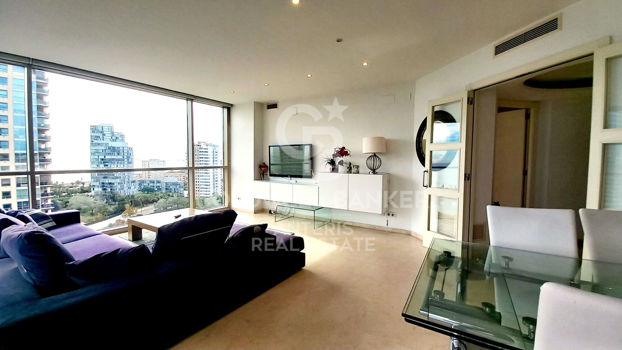 Housing with unobstructed views and common areas