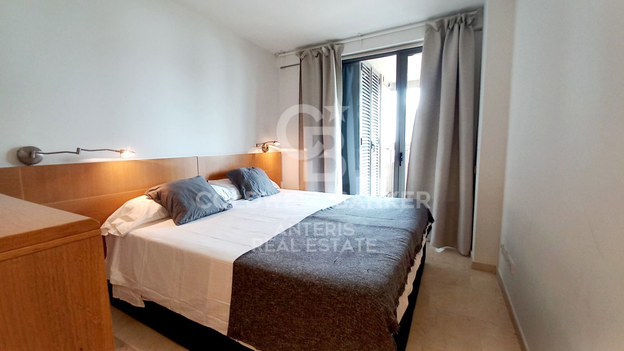 Housing with unobstructed views and common areas