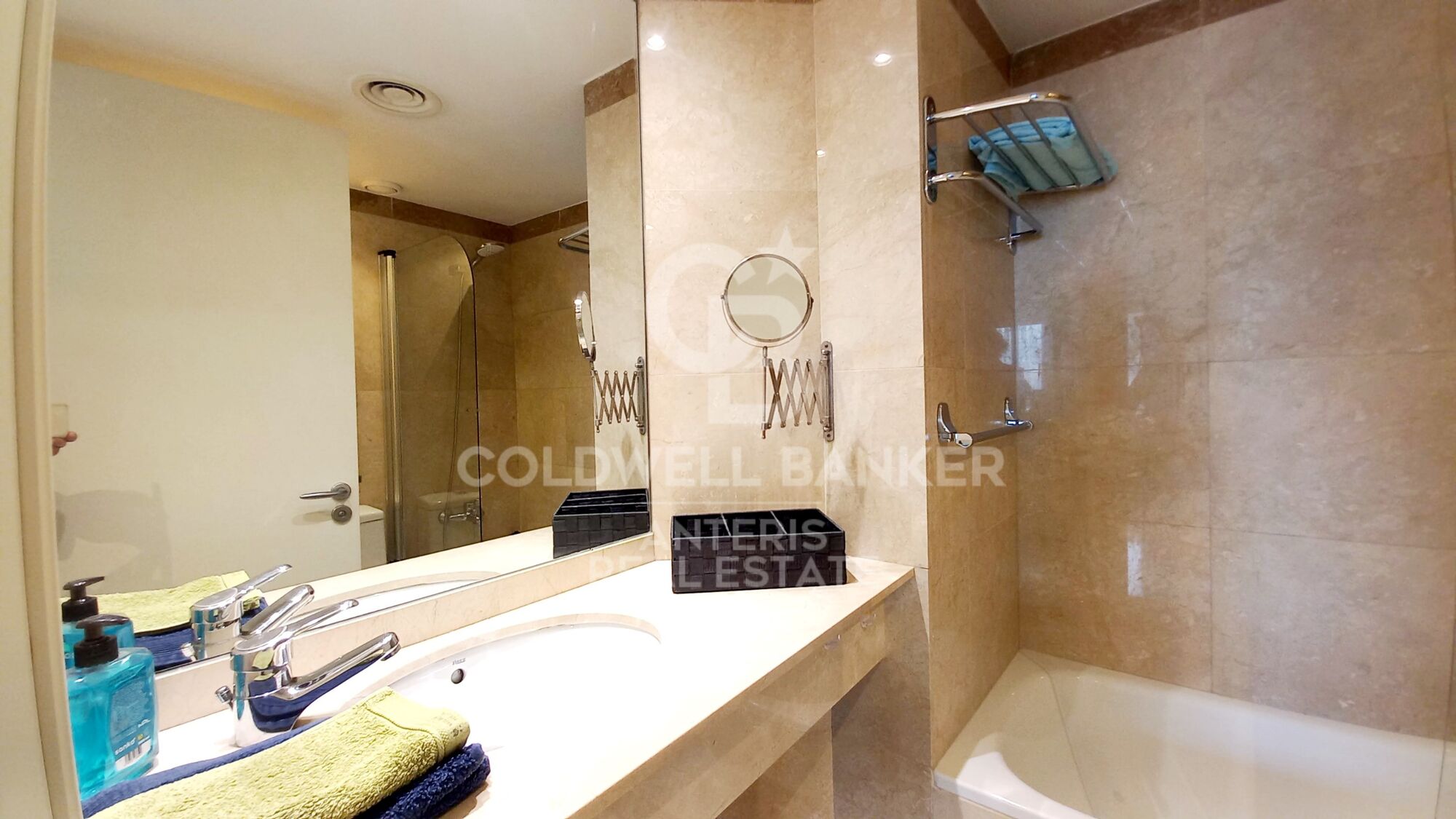 Housing with unobstructed views and common areas