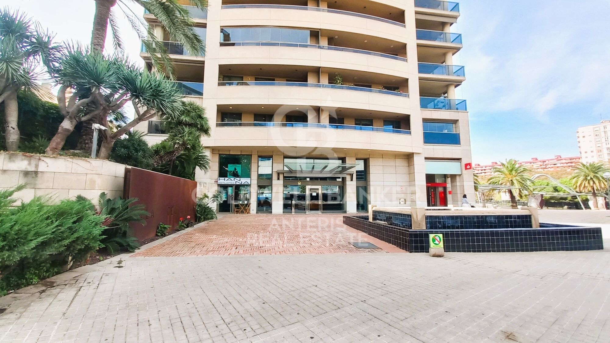 Housing with unobstructed views and common areas