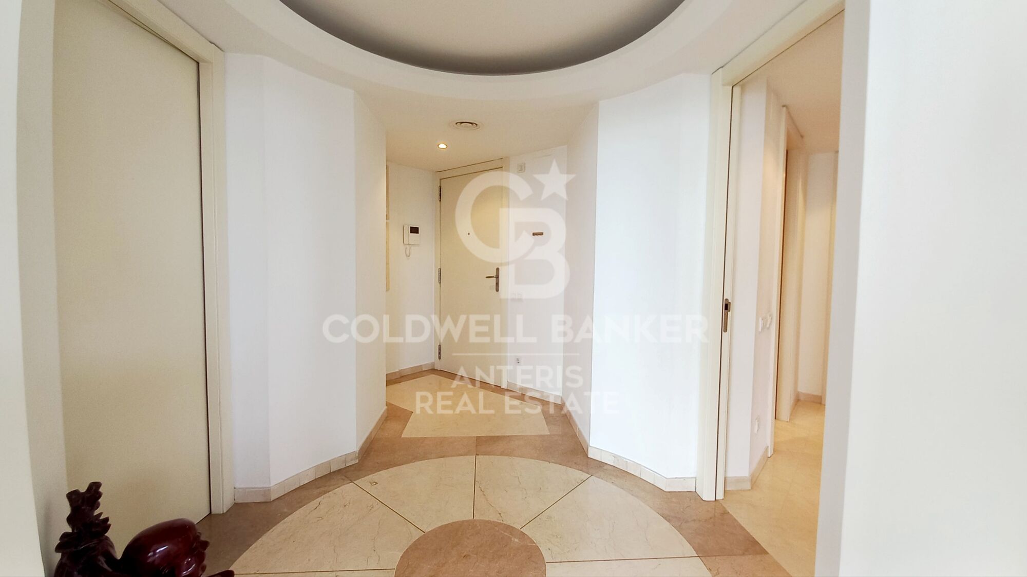 Housing with unobstructed views and common areas