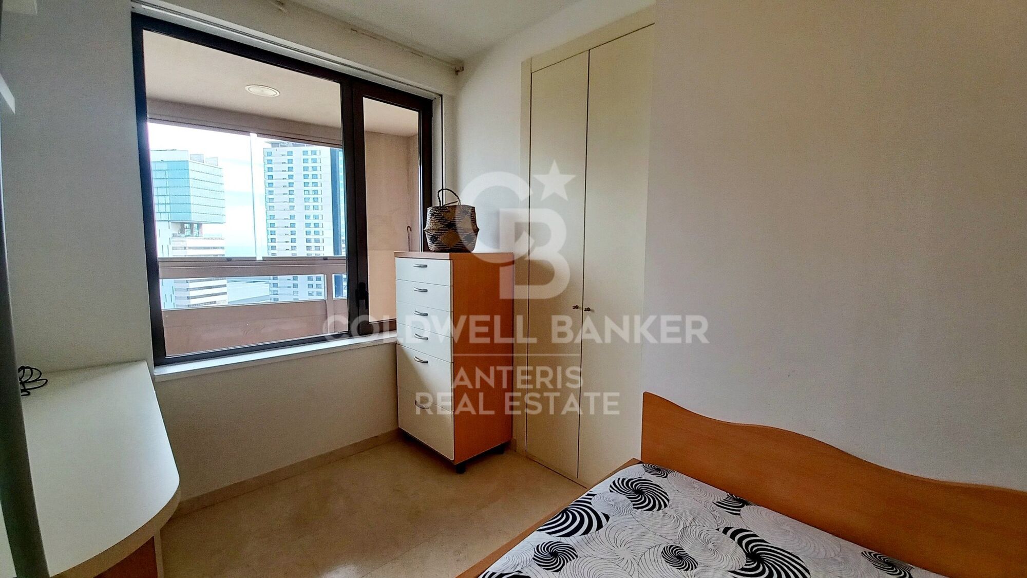 Housing with unobstructed views and common areas