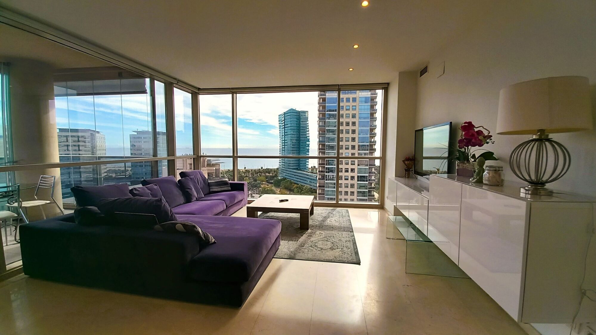 Housing with unobstructed views and common areas