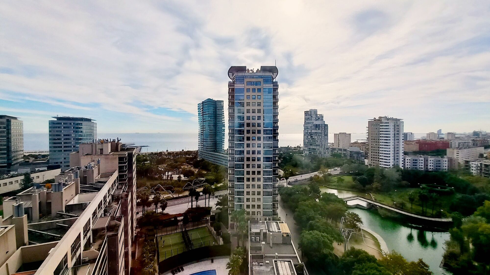 Housing with unobstructed views and common areas
