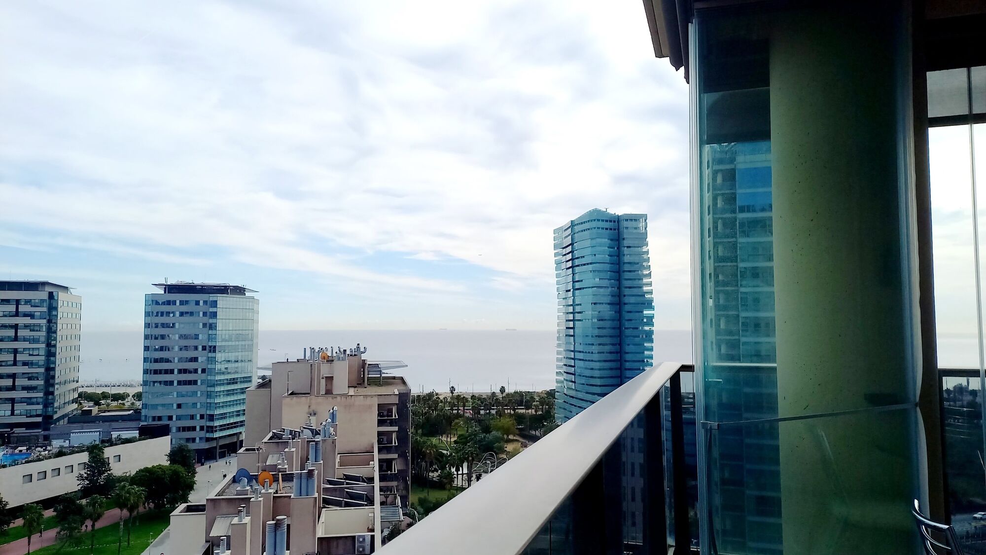 Housing with unobstructed views and common areas