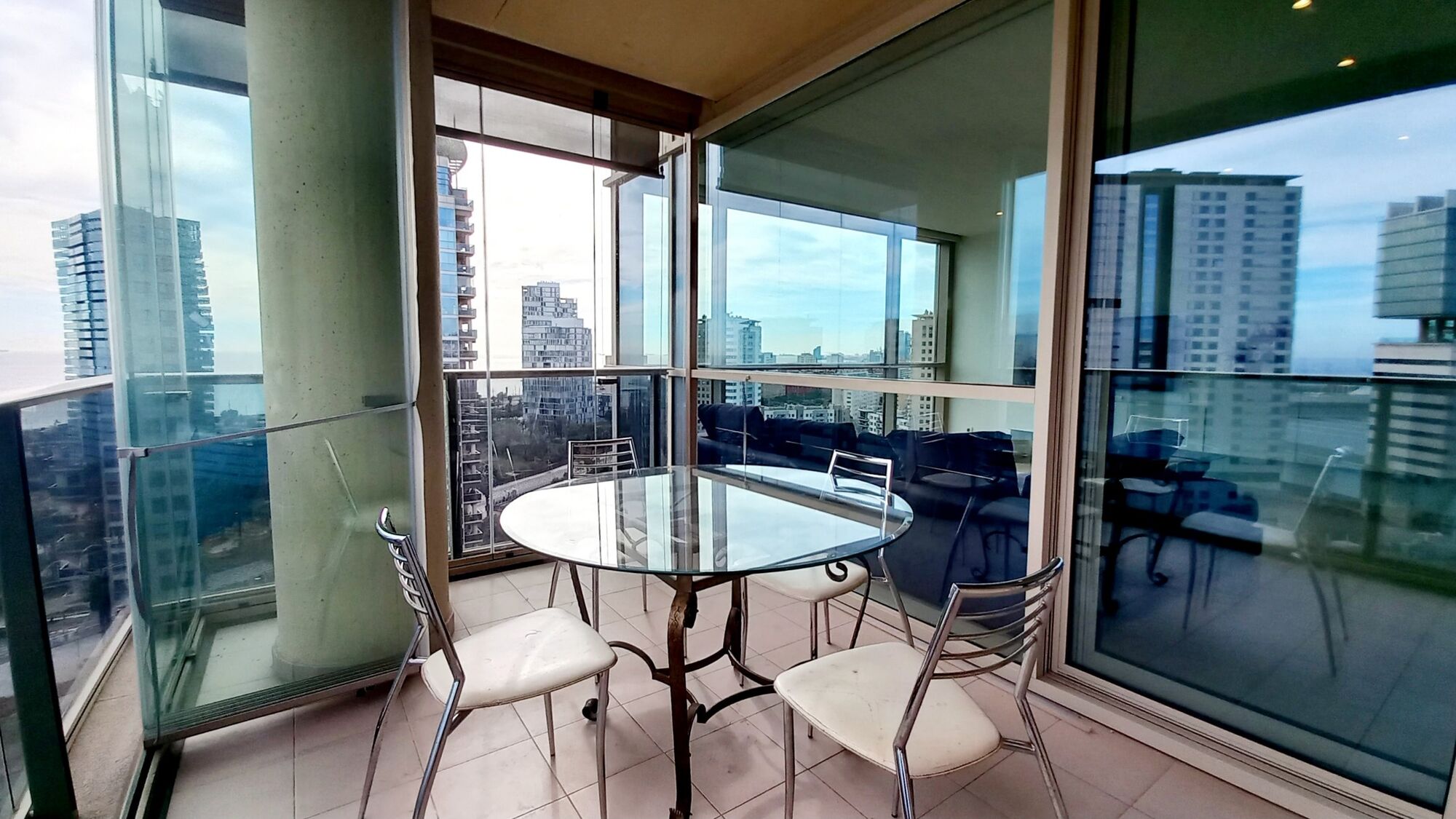 Housing with unobstructed views and common areas