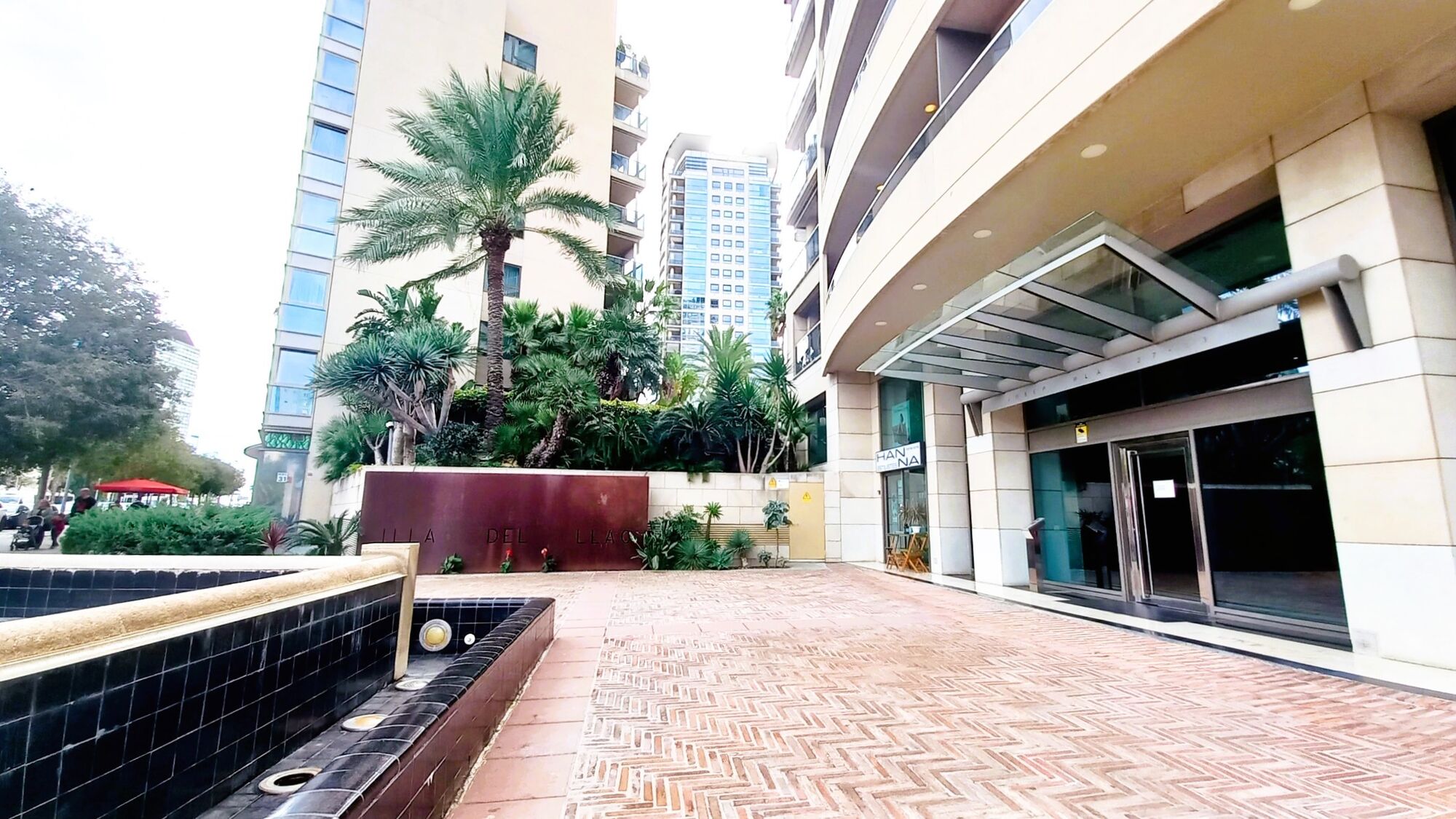 Housing with unobstructed views and common areas