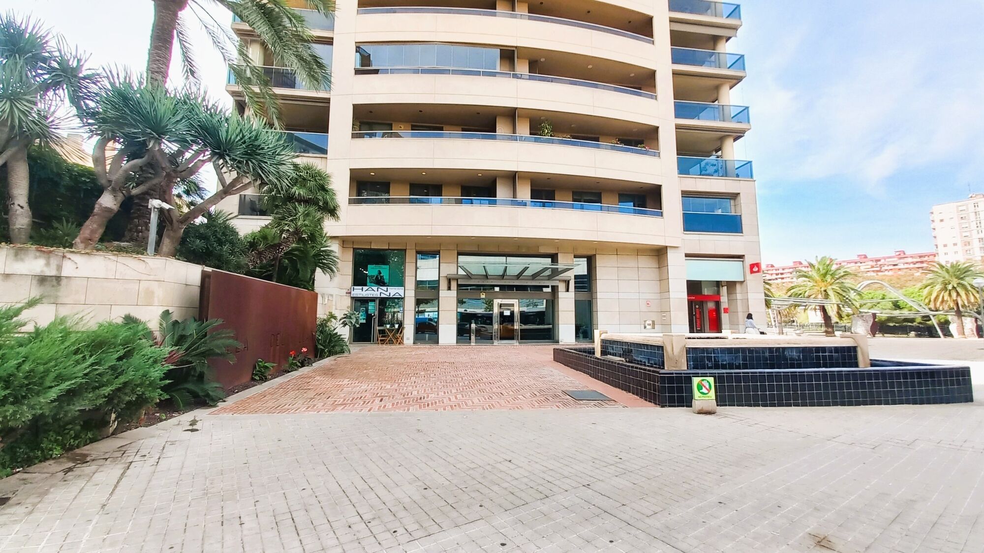 Housing with unobstructed views and common areas