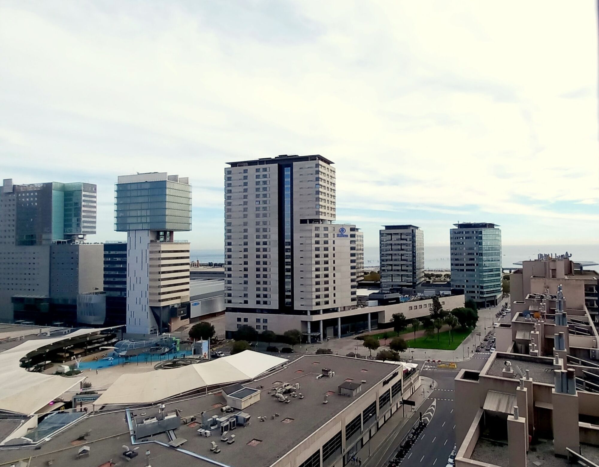Housing with unobstructed views and common areas