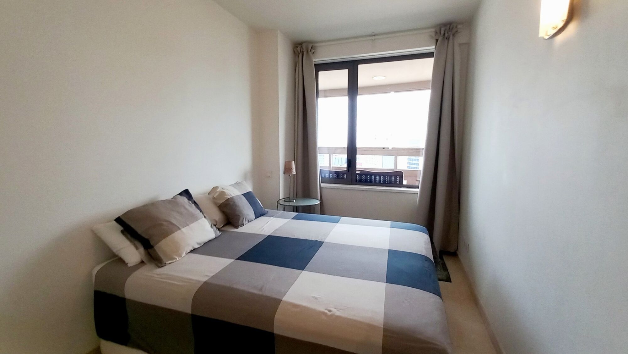 Housing with unobstructed views and common areas