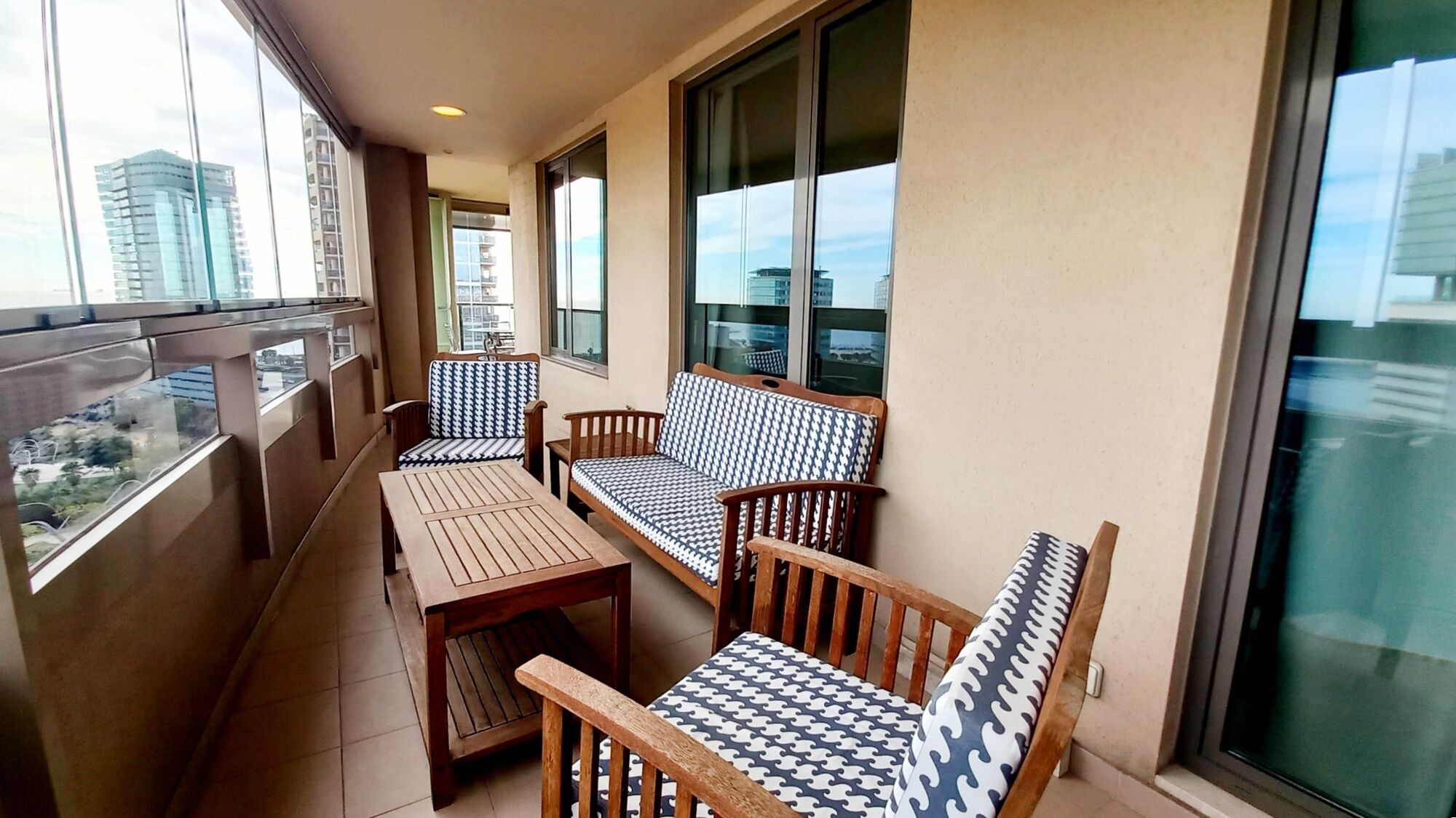 Housing with unobstructed views and common areas