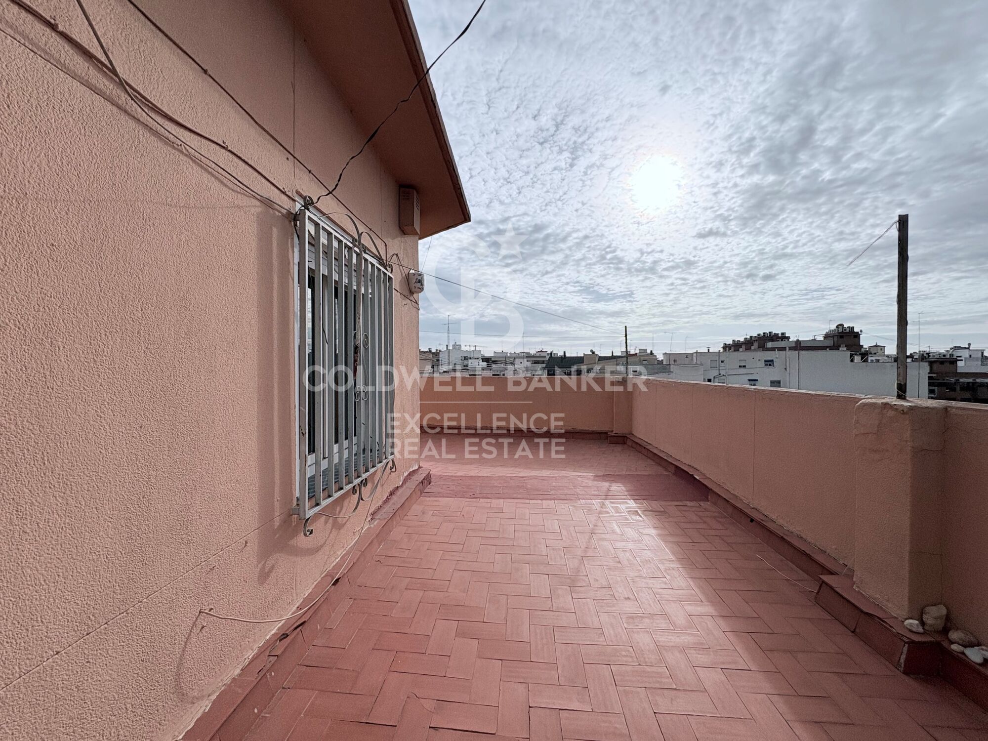 Penthouse avec terrasse de 70 m2 à rénover à Patraix