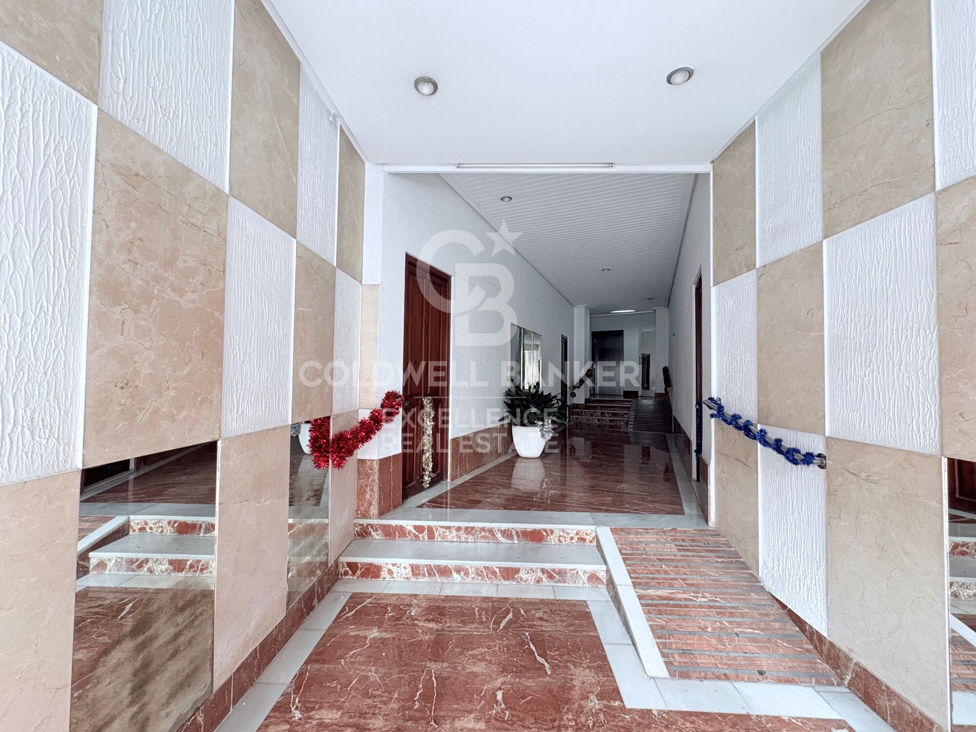 Fabuloso ático con terraza de 70 m² y gran potencial en Patraix.