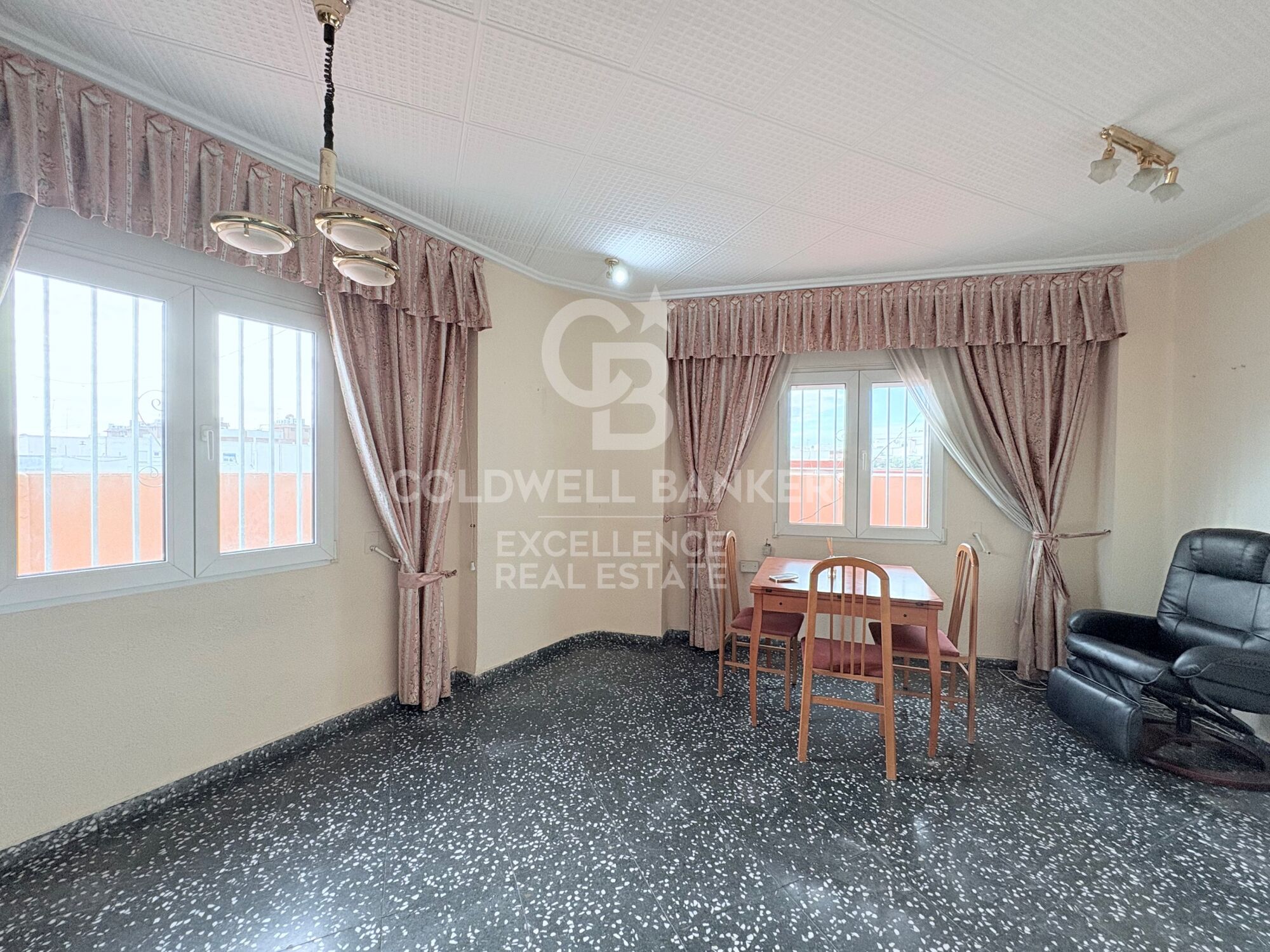 Penthouse mit spektakulärer 70 m² Terrasse und großem Potenzial in Patraix