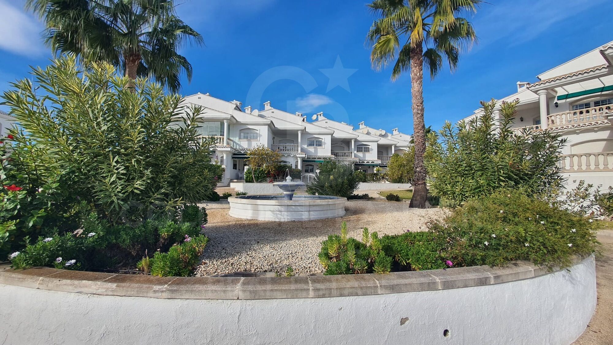 Chalet Adosado en exclusiva urbanización de Moraira