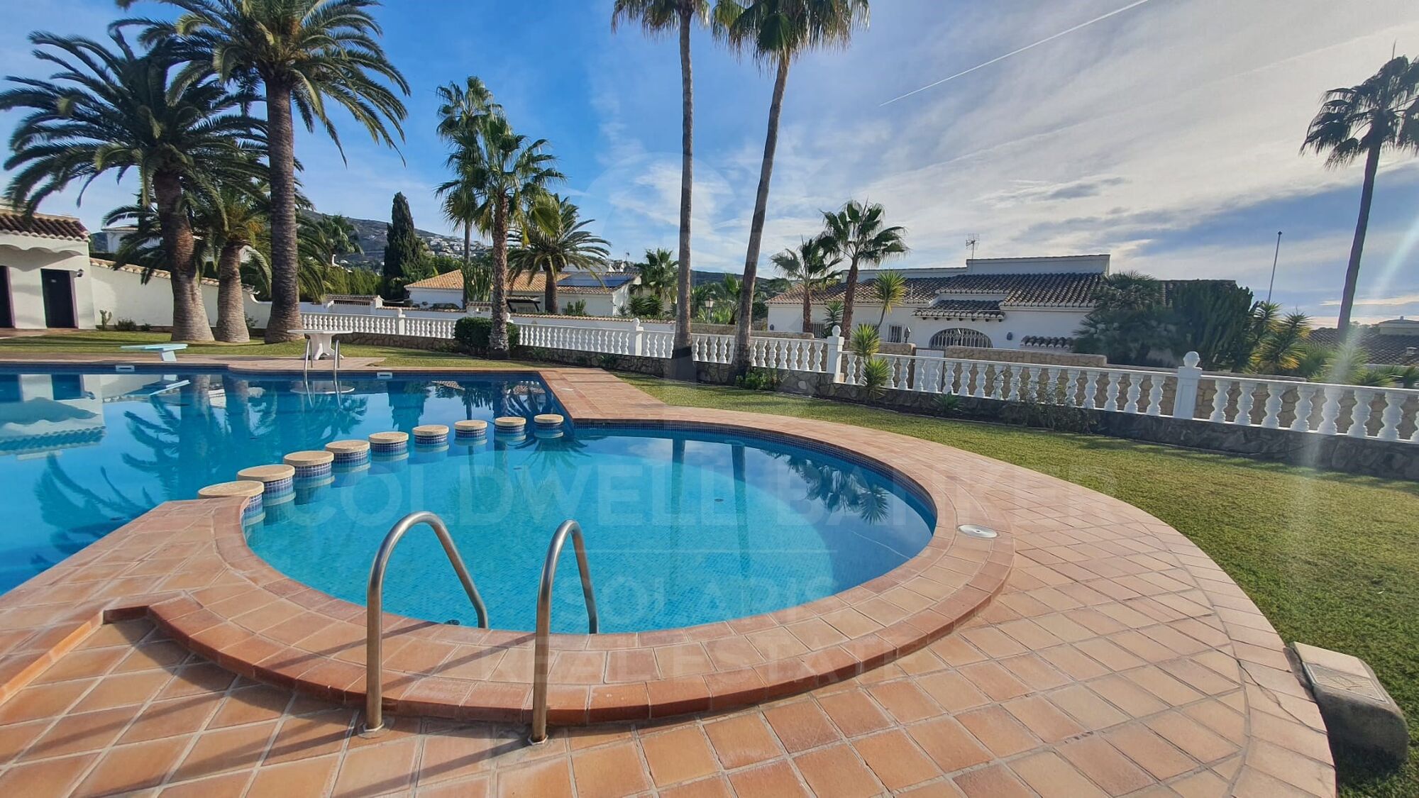 Doppelhaushälfte in exklusiver Urbanisation von Moraira