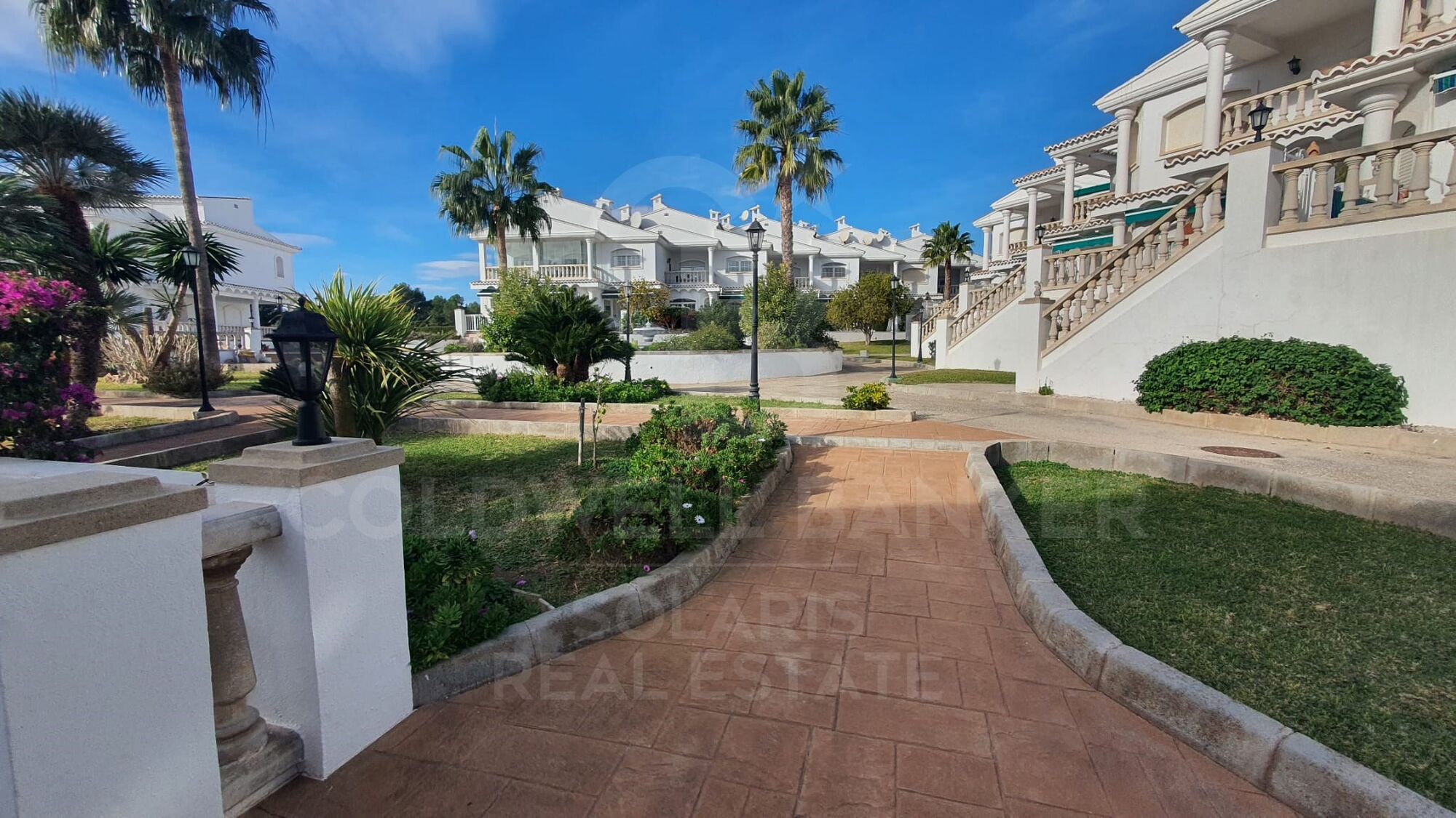Doppelhaushälfte in exklusiver Urbanisation von Moraira