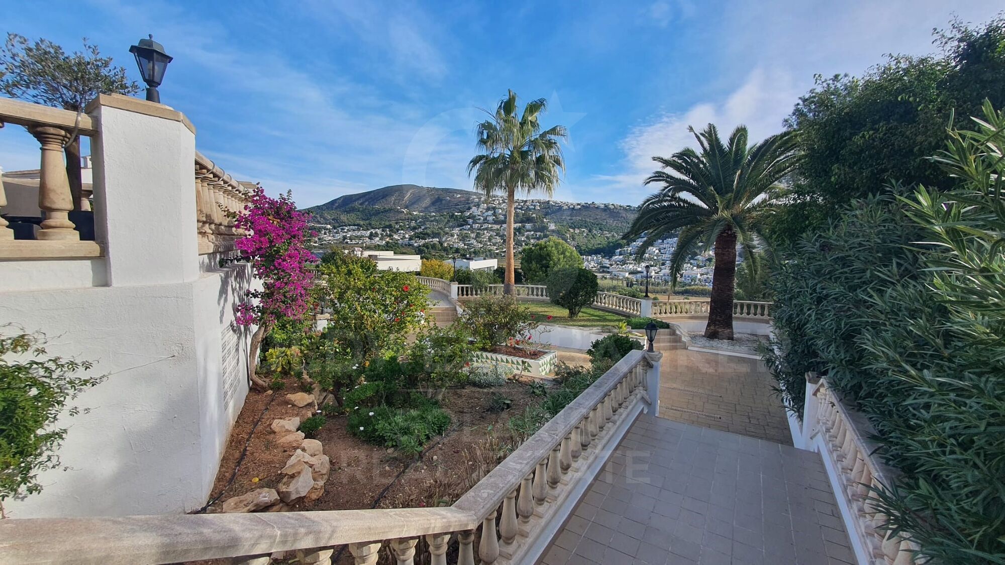 Doppelhaushälfte in exklusiver Urbanisation von Moraira
