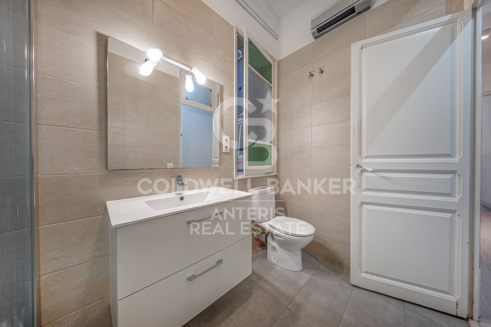 Piso en finca clasica con dos dormitorios dobles