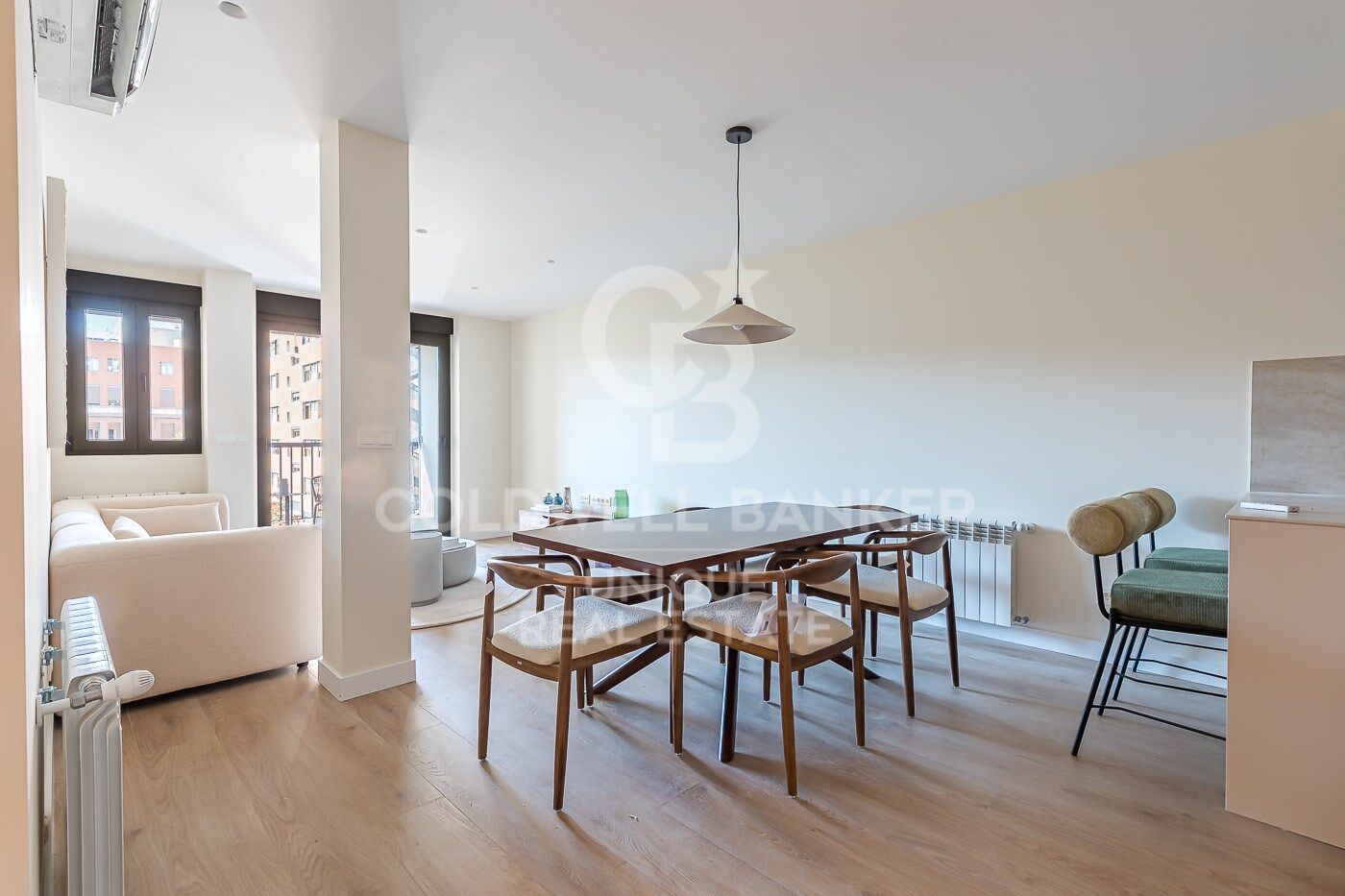 Piso renovado de 3 dormitorio con terraza en Chamberi