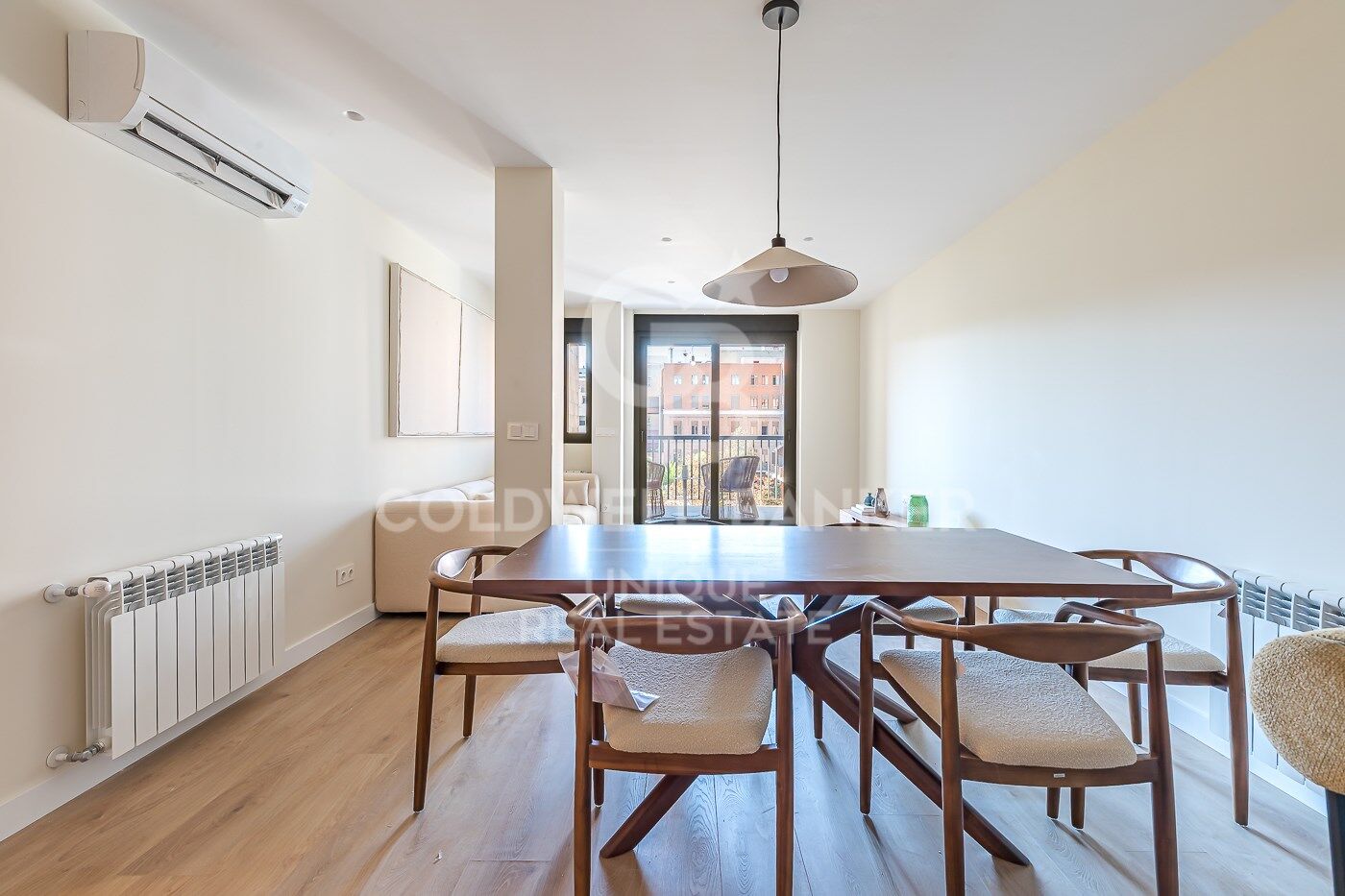 Piso renovado de 3 dormitorio con terraza en Chamberi